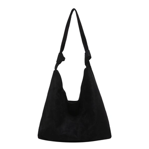 Grand sac fourre-tout hobo minimaliste en daim noir avec bandoulière à nœud élégante