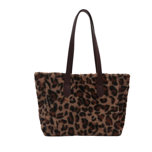 Sac fourre-tout chic léopard en fausse fourrure avec lanières en cuir marron d'hiver