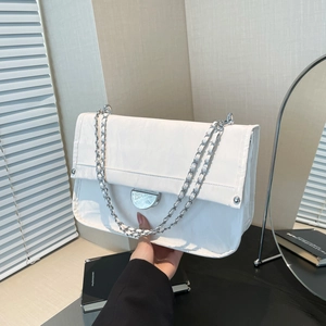 Minimalist white pleated chain shoulder bag with silver hardware for women fashion