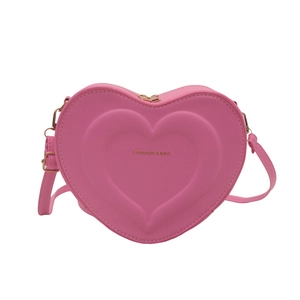 Sac bandoulière rose en forme de cœur chic avec bandoulière réglable et texte doré