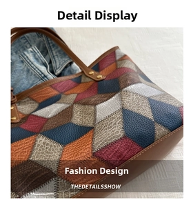 Dettaglio della borsa tote patchwork geometrico in pelle martellata con rivetti