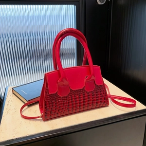 Borsa a tracolla rossa minimalista da donna con trama a coccodrillo e manico superiore