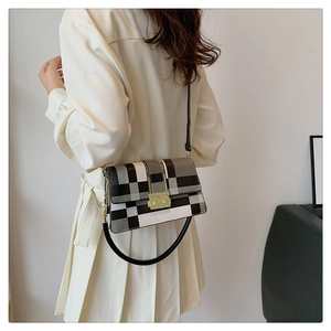Detail of the chic plaid crossbody bag with golden clasp and multi-style carrying straps