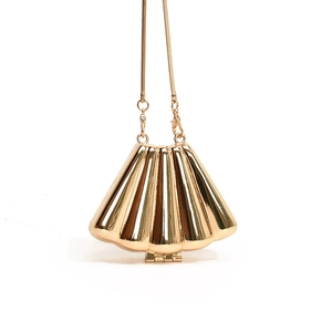 Metallic gold shell-shaped clutch bag with luxury fan texture and fine chain strap