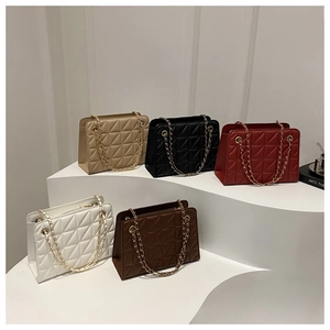 Quilted crossbody chain bags for women in five colors for stylish commuting fashion
