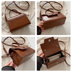 Vista interna dettagliata e angolazioni multiple della borsa a tracolla vintage caramello