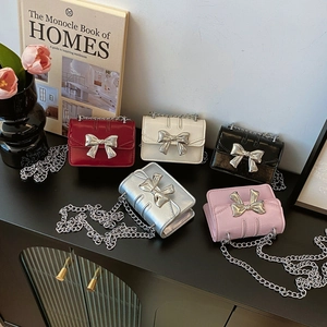Petit Sac Bandoulière Similicuir Avec Noeud Métallique Chaîne Argentée Rabat Carré Mode Douce Pour Femmes