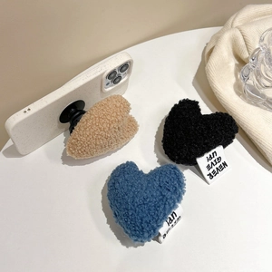 Plüsch Herz Handyhalterung in Beige, Schwarz und Blau aus weichem Lammwoll-Imitat Stoff