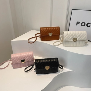 Women Quilted Shoulder Bag PU Leather Heart Shaped Metal Lock Small Square Crossbody Bag Fashion Streetwear For Ladies