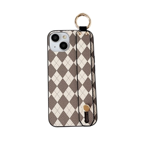 Coque iPhone à motif losanges marron avec dragonne pratique et anneau doré brillant