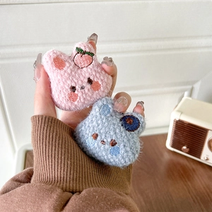 Niedliche Plüsch-Hanyhalterungen als Hase und Bär mit Stickerei und Strickoberfläche