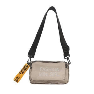 Mini sac bandoulière transparent en PVC gris avec sangle noire et breloque jaune