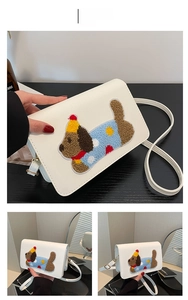 Detail der weißen PU-Leder Umhängetasche mit niedlicher 3D-Plüschwelpen-Stickerei