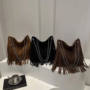 Sacs à bandoulière en daim bohème avec longues franges et chaînes argentées