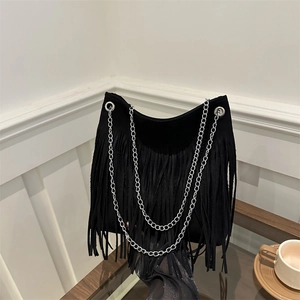 Borsa a tracolla nera con frange, catene argentate e texture scamosciata da donna