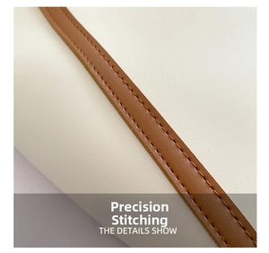 Makrodetail der hochwertigen Nähte an der minimalistischen cremeweißen Kunstledertasche