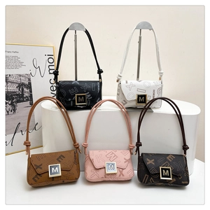 Detailed display of fashionable letter print shoulder bags in five assorted colors