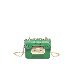 Mini sac bandoulière en cuir vert avec fermoir doré et fine bandoulière en chaîne