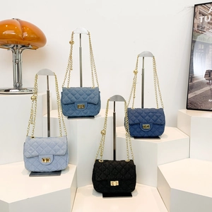 Damen Gesteppte Denim Umhängetasche Mit Goldener Metallkette Crossbody Kleine Quadratische Handtasche Lässige Schicke Tasche