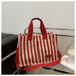 Sac fourre-tout en toile à rayures rouges et blanches avec poches avant et bandoulière