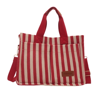 Sac fourre-tout minimaliste en toile rayée rouge et blanc avec bandoulière réglable et logo