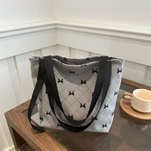 Sac cabas chic en velours côtelé gris avec nœuds noirs et larges bandoulières