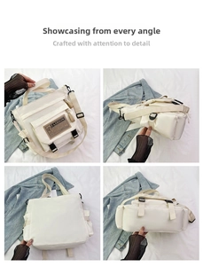 Dettaglio della borsa a tracolla in nylon bianco con tasche cargo e toppa decorativa
