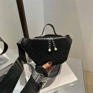 Sac banane noir à strass avec fermeture éclair perle et bandoulière large