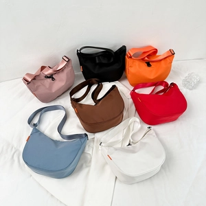 Women Crescent Crossbody Bag Waterproof Oxford Cloth Large Capacity Dumpling Shoulder Bag Adjustable Wide Strap Casual