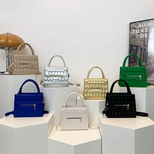 Women Small Quilted Square Bag PU Leather Rhomboid Handbag With Metal Zipper Chic Crossbody Shoulder Bag