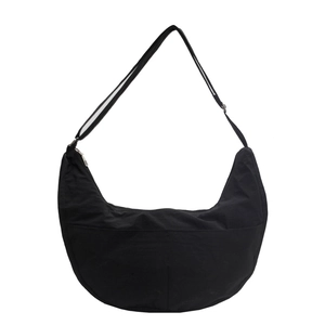 Sac bandoulière demi-lune noir minimaliste en nylon avec sangle ajustable