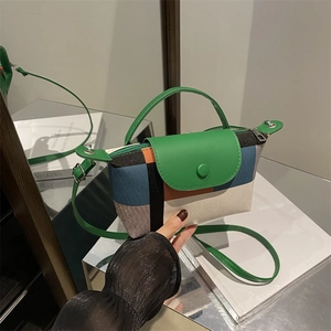 Mini sac à main en toile multicolore avec rabat en cuir vert et bandoulière