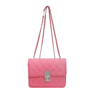 Borsa a tracolla rosa trapuntata con motivi a rombi e tracolla a catena d'argento