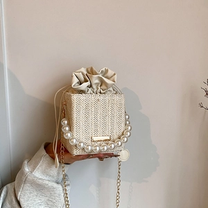 Fashionable woven pearl handbag with cream bucket bag design and gold chain strap