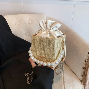 Fashionable straw woven bucket bag with large pearl handle and gold chain strap