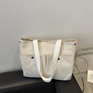 Grand sac cabas beige en toile avec poches avant et anses solides pour femmes
