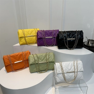 Borsa A Spalla Donna Pelle PU Trapuntata A V Chevron Catena Dorata Tracolla Chic Fibbia In Metallo