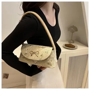 Sac à épaule en paille tissée beige avec broderie florale et boucle nœud doré