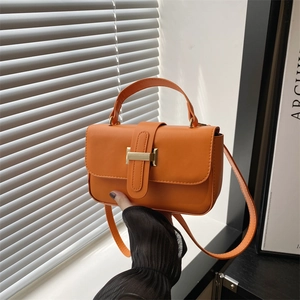 Elegante borsa a tracolla vintage arancione con fibbia dorata da donna