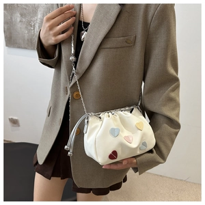 Sweet white heart-patterned drawstring bucket bag with silver chain strap for women