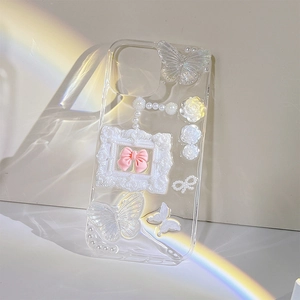 Detail of 3D decorative transparent phone case with resin butterflies and pearls