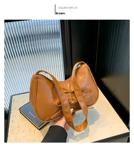 Vue détaillée d'un sac à main marron avec motif de nœud plissé et fermeture éclair