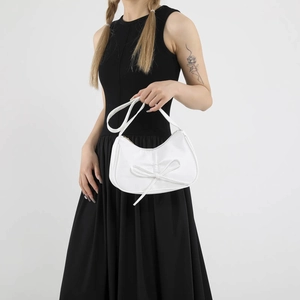 Sac sous le bras plissé blanc chic avec nœud et bandoulière réglable pour femmes