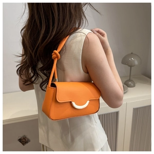 Sac baguette en cuir PU orange vif avec boucle en métal et bandoulière à nœud