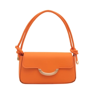 Sac bandoulière orange vif minimaliste avec boucle dorée et bandoulière nouée