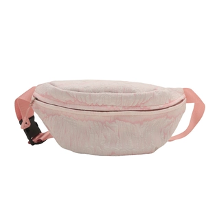 Marsupio rosa minimalista con trama a bolle increspate e cinturino regolabile sportivo