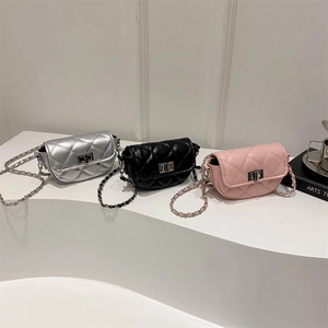 Mini Sac Bandoulière Matelassé Pour Femmes Motif Diamant Cuir PU Bandoulière Chaîne Fermoir Tournant Mode Petit Sac Carré