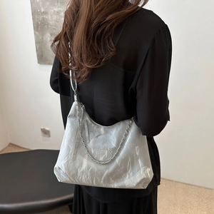 Minimalist large capacity crossbody bag with marble texture and silver chain strap