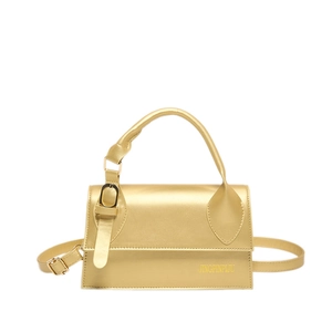 Petit sac à main carré doré métallisé avec poignée supérieure et bandoulière réglable