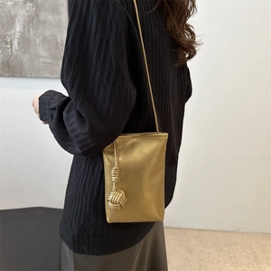 Mini sac bandoulière doré métallisé pour femme avec décoration nœud élégante